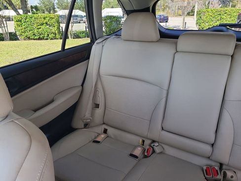 Used 2016 Subaru Outback 3.6R Limited image 4