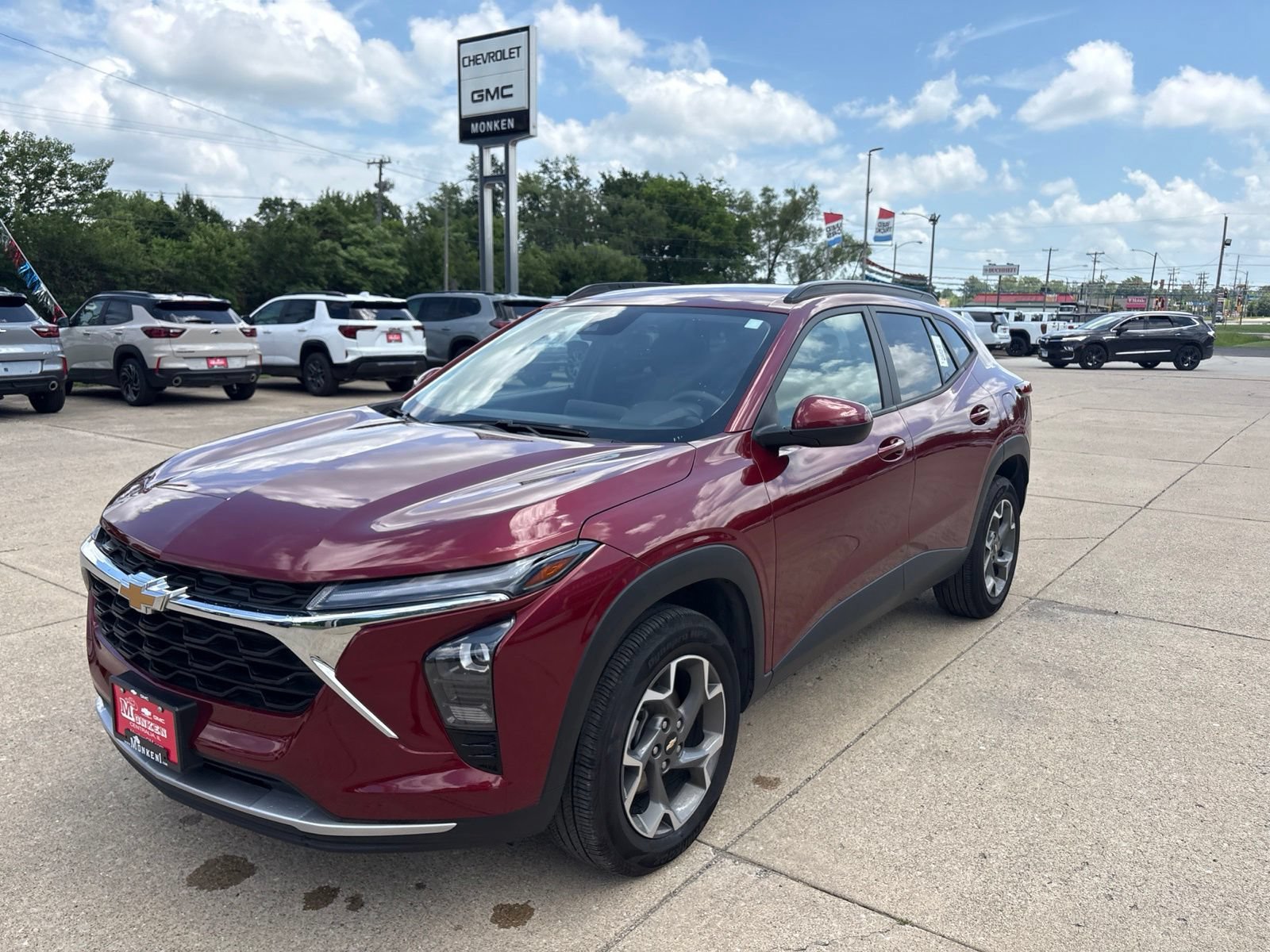 Used 2025 Chevrolet Trax LT FWD image 7