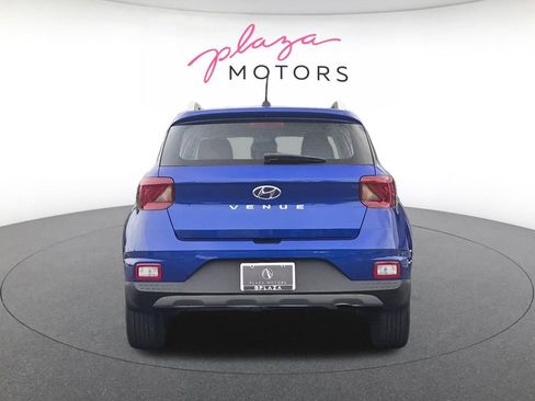 Used 2024 Hyundai Venue Limited FWD image 6