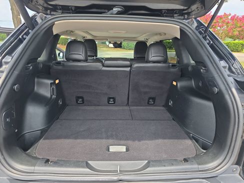 Used 2018 Jeep Cherokee Limited w/ High Altitude Package FWD image 12
