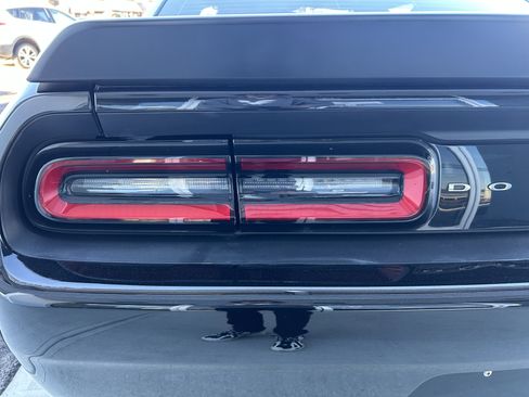 Used 2018 Dodge Challenger SRT Hellcat image 13