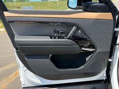 New 2026 Land Rover Range Rover Sport Dynamic SE AWD/4WD image 16