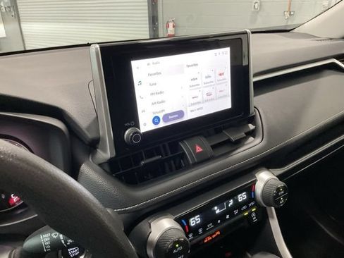 Used 2025 Toyota RAV4 XLE AWD/4WD image 23
