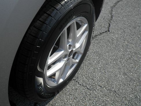 Certified 2024 Ford Edge SEL image 11