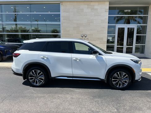 Certified 2026 INFINITI QX60 Luxe w/ Cargo Package AWD/4WD image 3