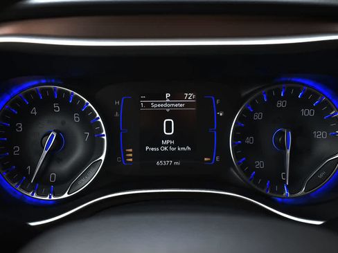 Used 2023 Chrysler Voyager LX FWD image 14