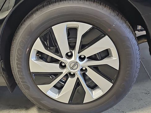 Used 2025 Nissan Altima 2.5 S FWD image 32