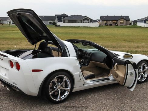 Used 2011 Chevrolet Corvette Grand Sport w/ Preferred Equipment Group RWD image 24