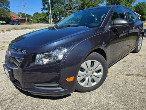 Used 2014 Chevrolet Cruze LS FWD image 1