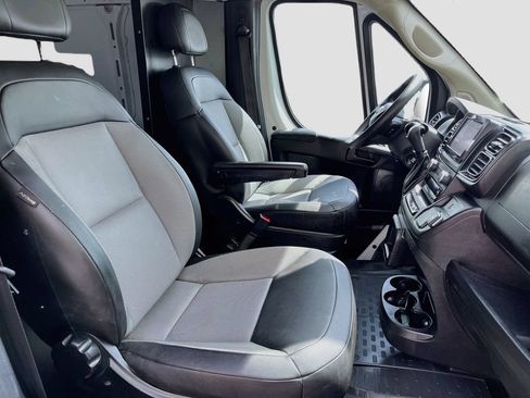 Used 2025 RAM ProMaster 2500 w/ U-Haul Equipment Group FWD image 25