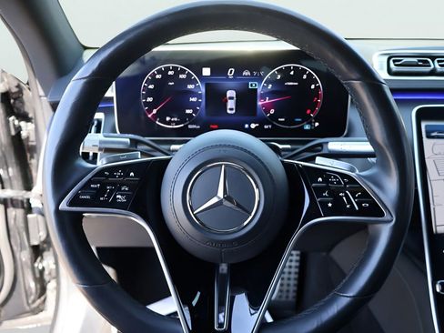 Used 2022 Mercedes-Benz S 500 4MATIC w/ AMG Line Package image 31