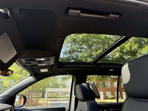 Used 2021 GMC Yukon Denali w/ Denali Premium Package image 21