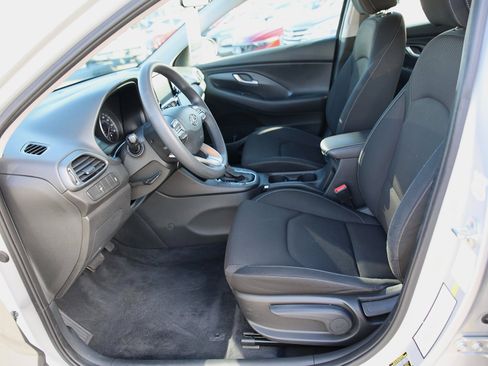 Used 2018 Hyundai Elantra GT image 15