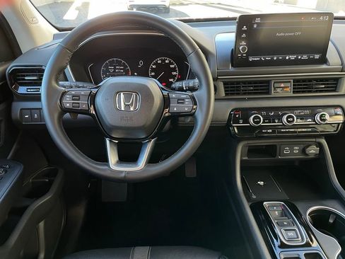 Used 2023 Honda Pilot Touring image 11