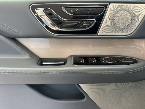 Certified 2020 Lincoln Navigator Black Label w/ Cargo Convenience Package AWD/4WD image 10