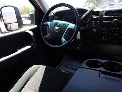 Used 2007 Chevrolet Silverado 2500 LT w/ 1LT Convenience Package AWD/4WD image 19