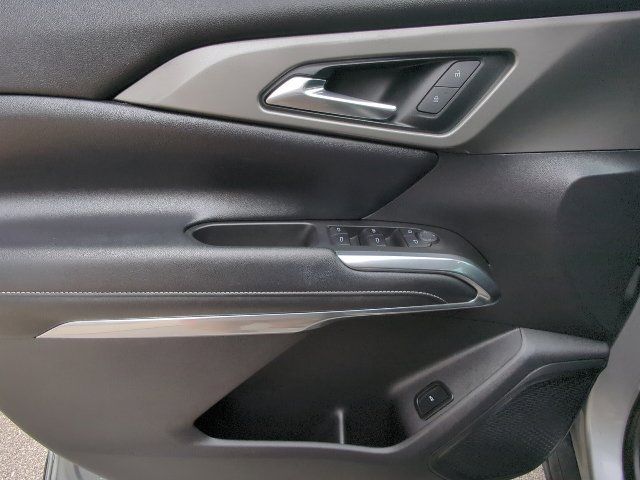 Used 2024 Chevrolet Traverse LT FWD image 12