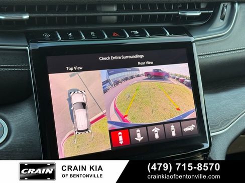 Used 2023 Jeep Grand Cherokee Limited w/ Luxury Tech Group II AWD/4WD image 15