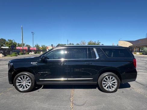 Used 2024 GMC Yukon XL Denali w/ Denali Reserve Package AWD/4WD image 13