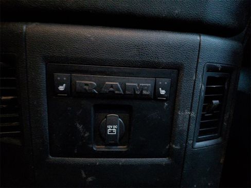 Used 2018 RAM 3500 Laramie image 21