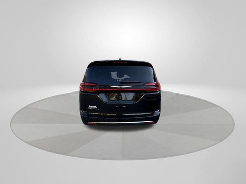 Certified 2023 Chrysler Pacifica Touring-L FWD image 6