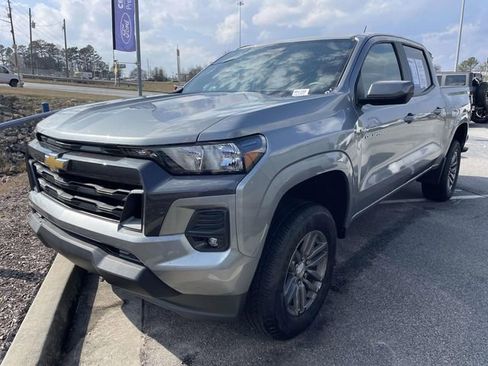 Used 2024 Chevrolet Colorado LT w/ LT Convenience Package image 3