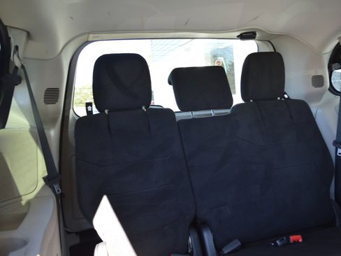 Used 2013 Dodge Grand Caravan SE image 31
