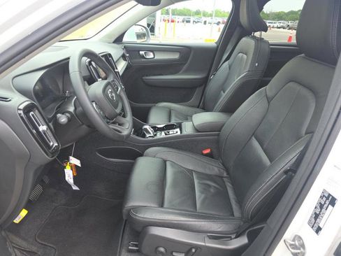 Used 2023 Volvo XC40 B5 Plus w/ Protection Package Premier image 3