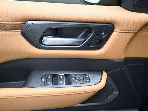 New 2025 Nissan Armada Platinum Reserve image 11