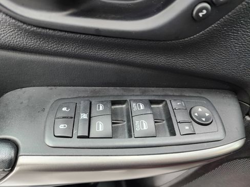 Used 2020 Jeep Cherokee Limited image 38