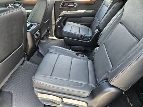 Used 2025 GMC Yukon XL Denali AWD/4WD image 30
