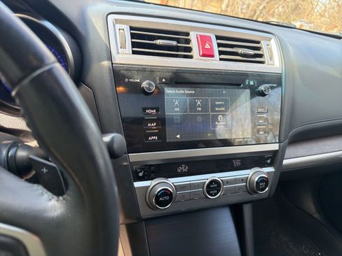 Used 2017 Subaru Outback 2.5i Limited image 10