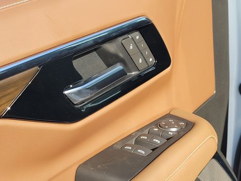 New 2026 Chevrolet Tahoe High Country AWD/4WD image 9