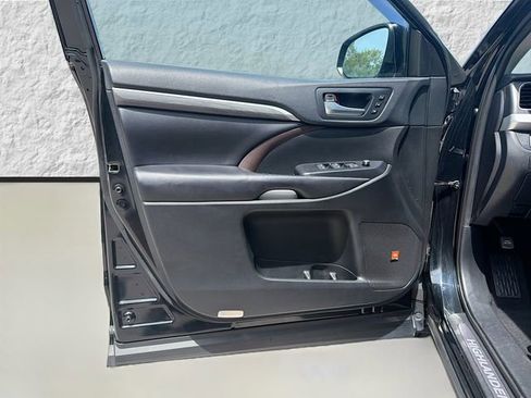 Used 2019 Toyota Highlander Limited Platinum AWD/4WD image 23