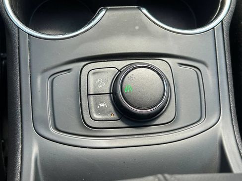 Used 2024 GMC Terrain SLE FWD image 26