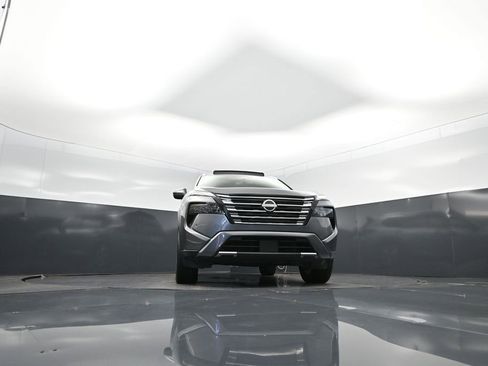 Used 2024 Nissan Rogue SL w/ SL Premium Package image 46