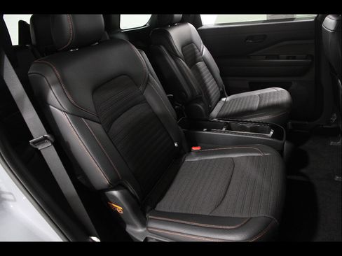Used 2024 Nissan Pathfinder Rock Creek AWD/4WD image 17