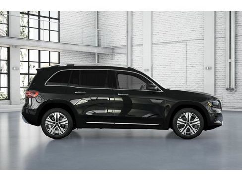 Used 2026 Mercedes-Benz GLB 250 4MATIC image 16