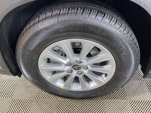 New 2026 Toyota Grand Highlander XLE image 4