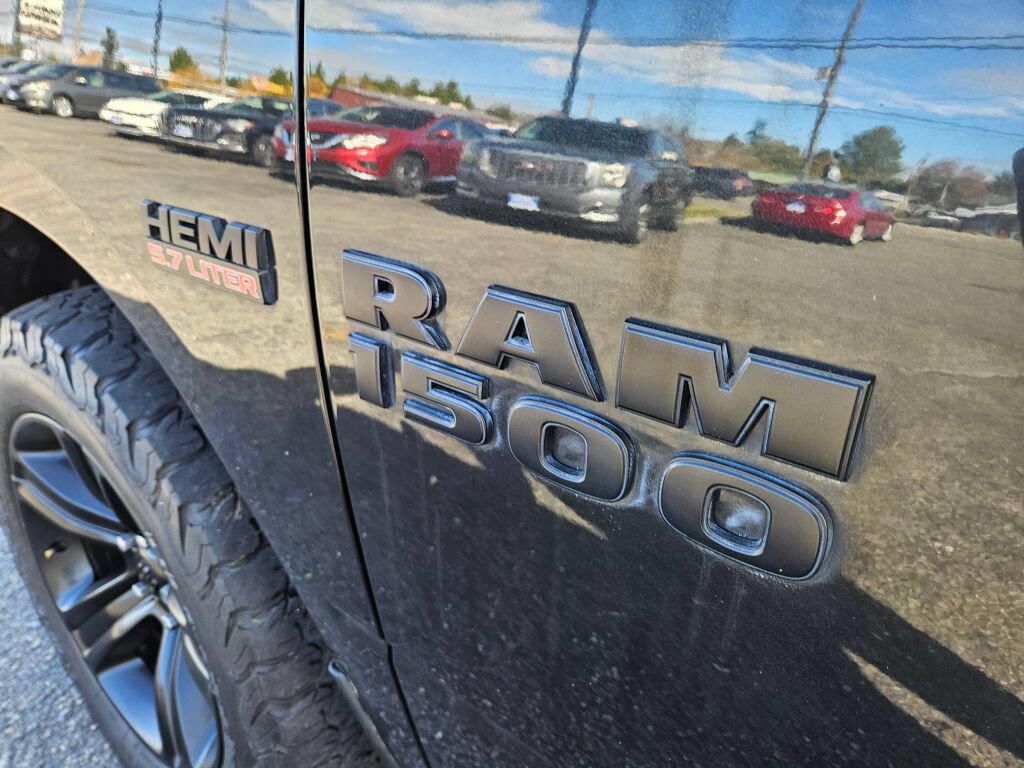 Used 2015 RAM 1500 Sport w/ Black Ram 1500 Sport Group AWD/4WD image 9