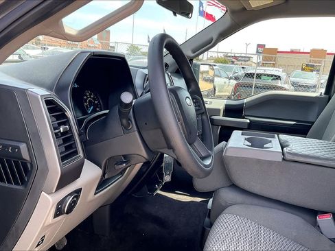 Used 2017 Ford F150 XLT RWD image 2