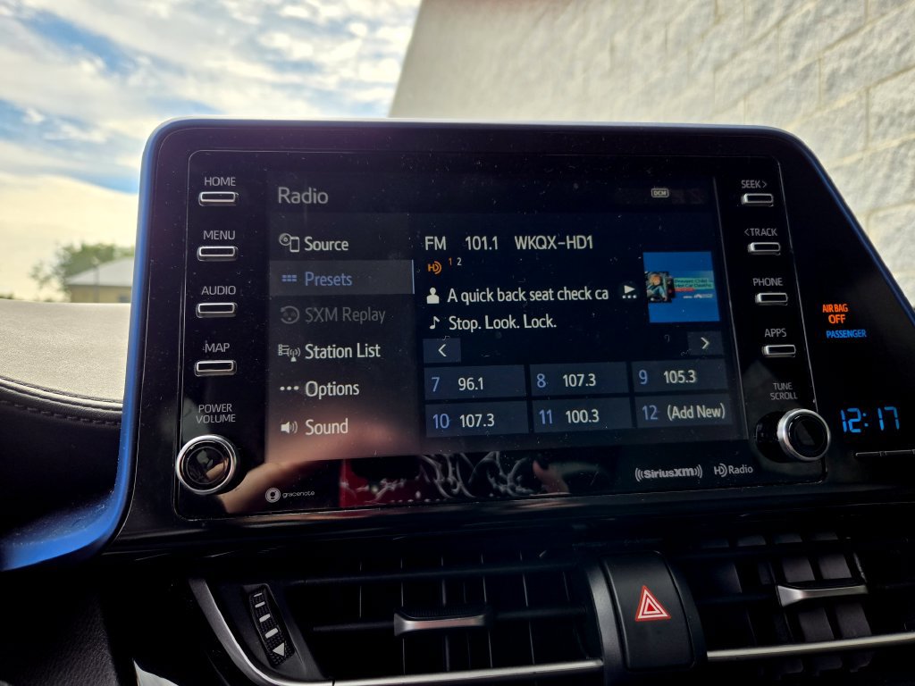 Used 2019 Toyota C-HR XLE FWD image 23