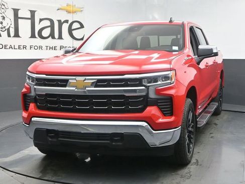 Used 2025 Chevrolet Silverado 1500 LT w/ Leather Package AWD/4WD image 7