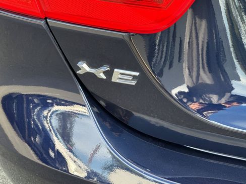 Used 2017 Jaguar XE Premium image 21