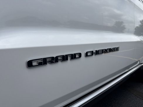 Used 2018 Jeep Grand Cherokee Summit AWD/4WD image 32