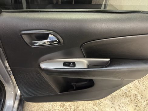 Used 2018 Dodge Journey SE w/ Popular Equipment Group FWD image 25