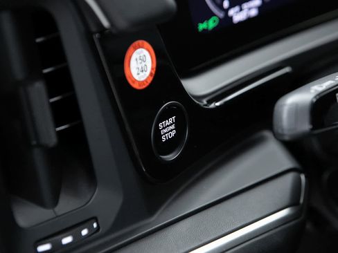 Certified 2025 Porsche Cayenne Turbo image 20