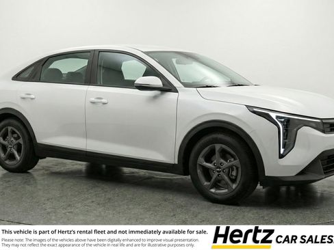 Used 2025 Kia K4 LXS image 1