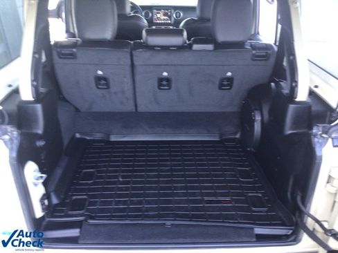 Used 2022 Jeep Wrangler Unlimited Sahara w/ Cold Weather Group image 17