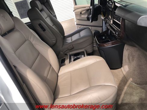Used 2010 Chevrolet Express 1500 w/ Preferred Equipment Group RWD image 31